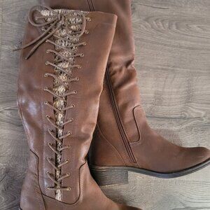 Women's brown boots size 6 by SO